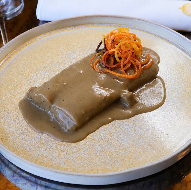 Canelones de asado de tres carnes con foie, boletus y trufa